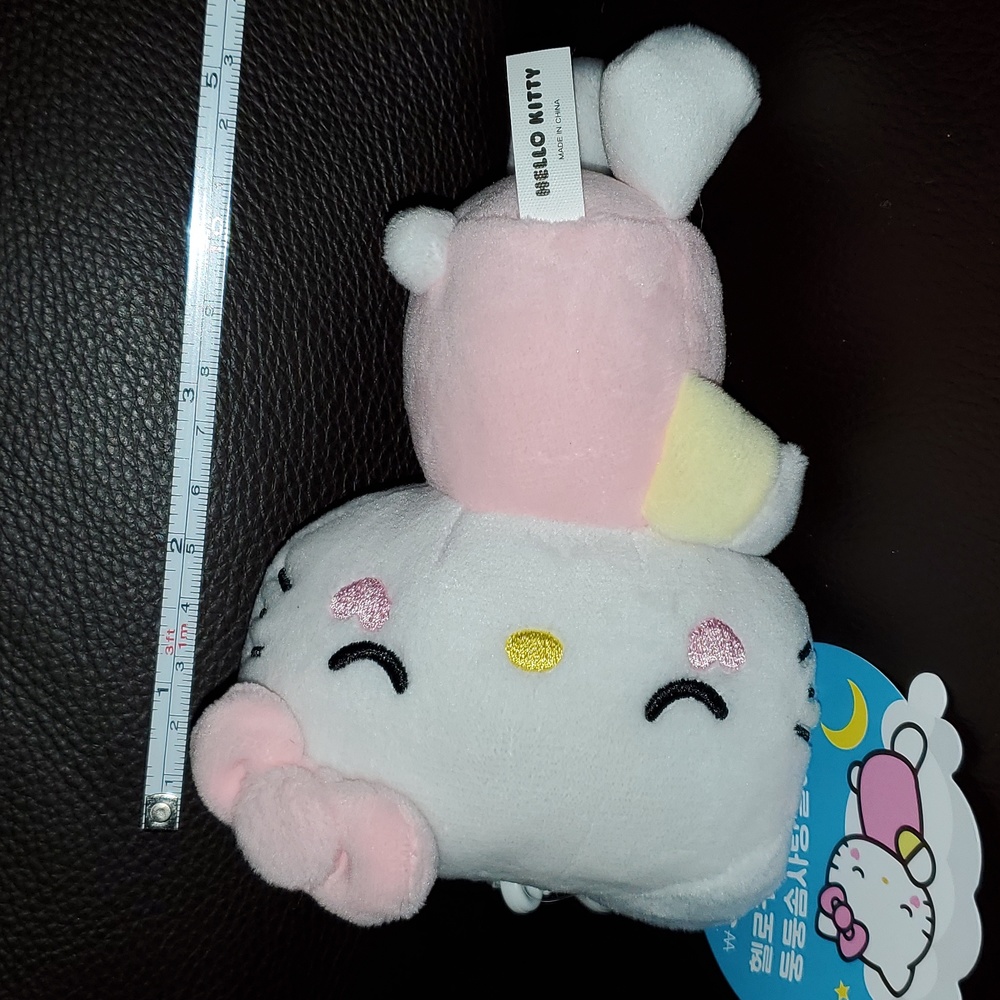 Sleeping pink Hello Kitty 5" with clip NWT